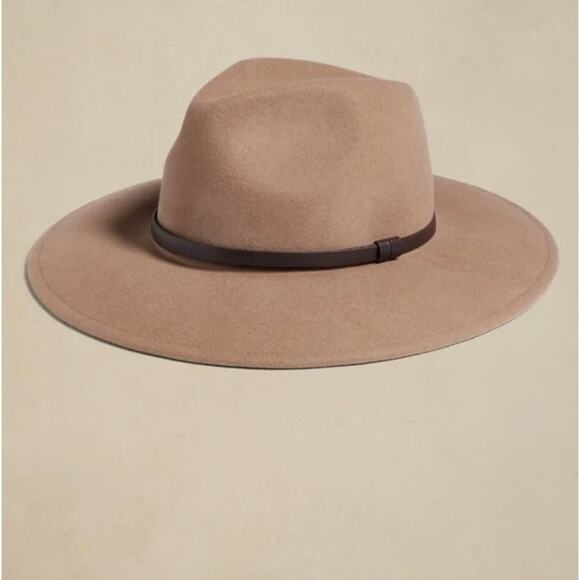 Banana Republic Accessories - Banana Republic felt Fedora Neutral hat